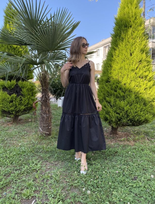 Siyah Göğsü fistolu Elbise