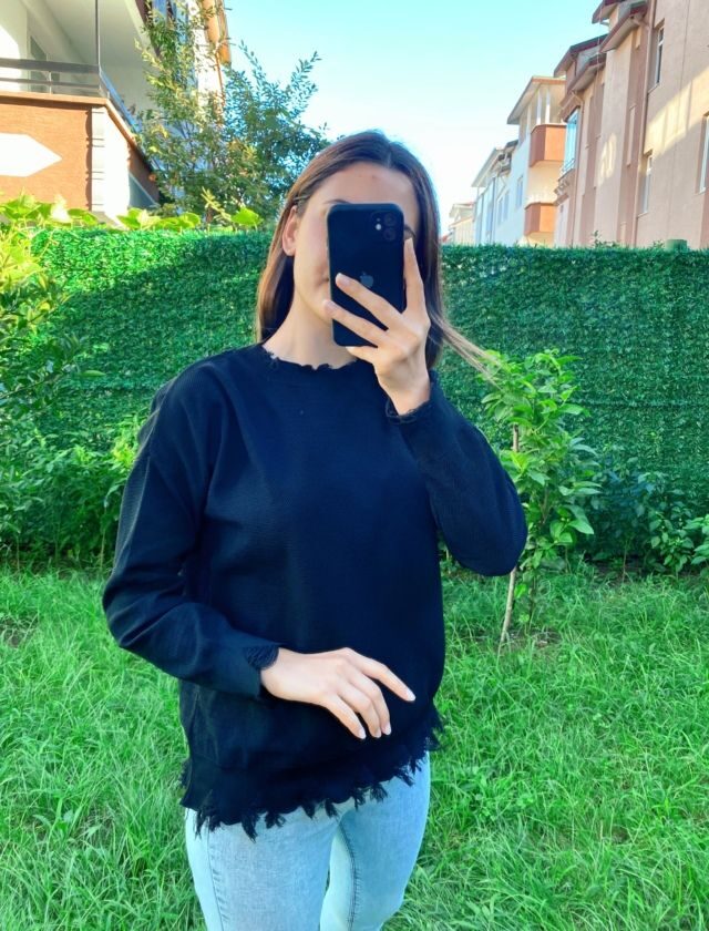 Siyah Dikiş Detay Kazak