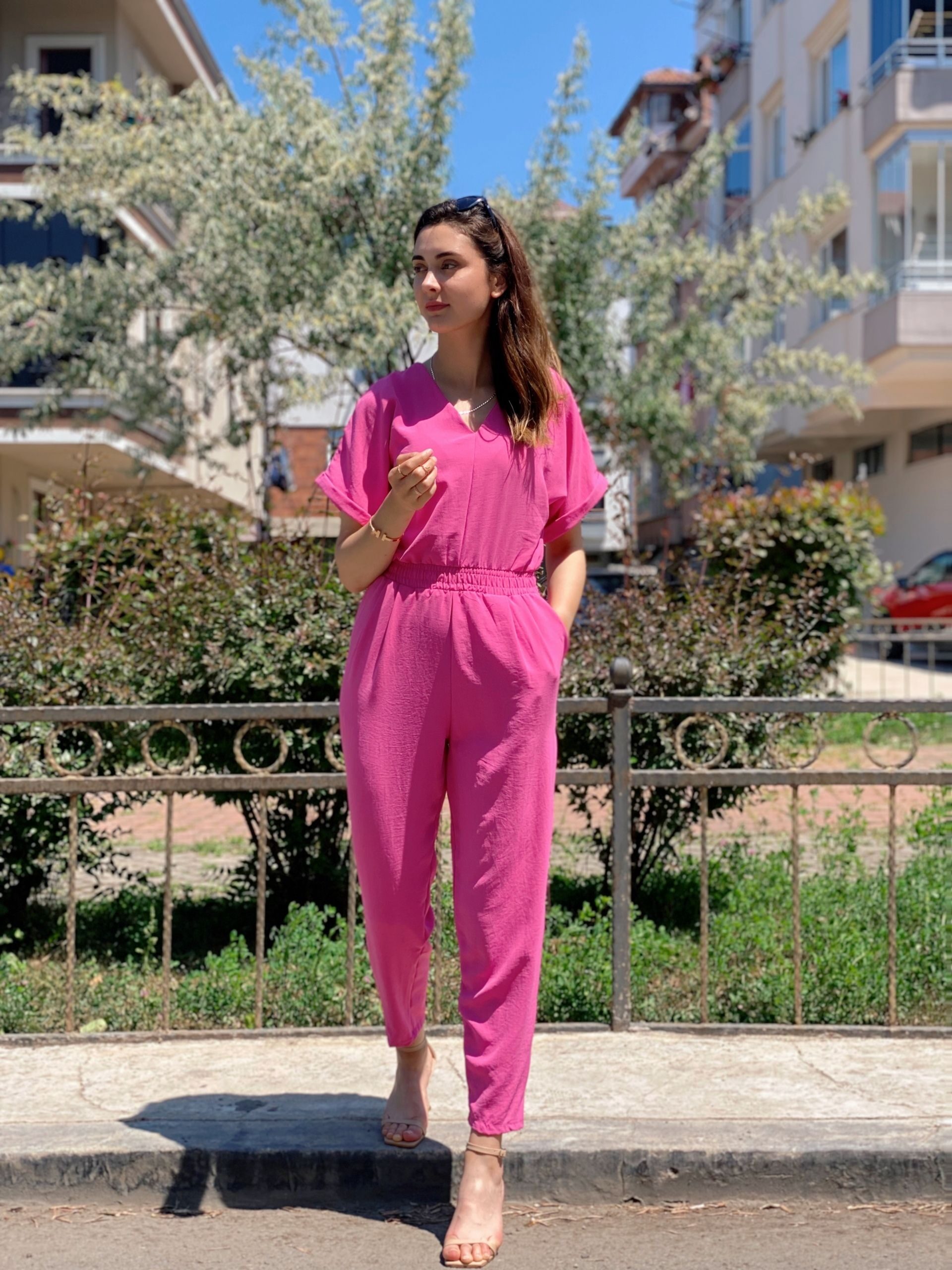 Pembe V Yaka Beli Lastikli Tulum - Görsel 2