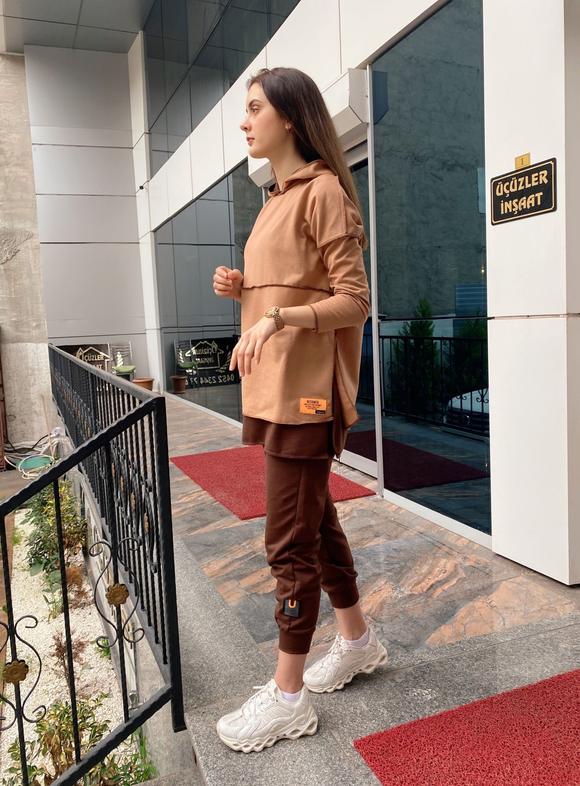 Kahve Dikiş Detaylı Eşofman Takımı