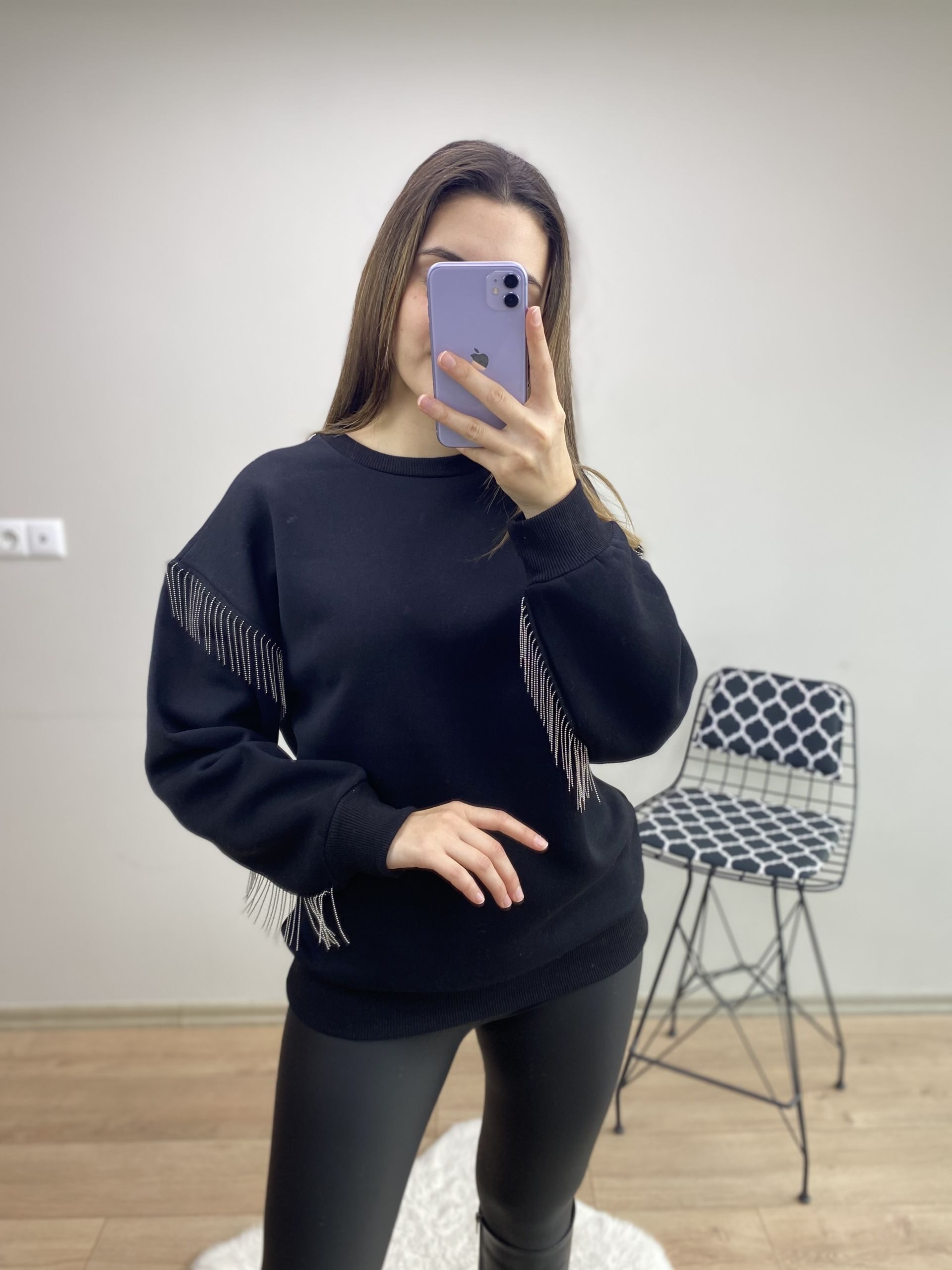 Siyah Zincirli Tasarım Sweat - Görsel 3