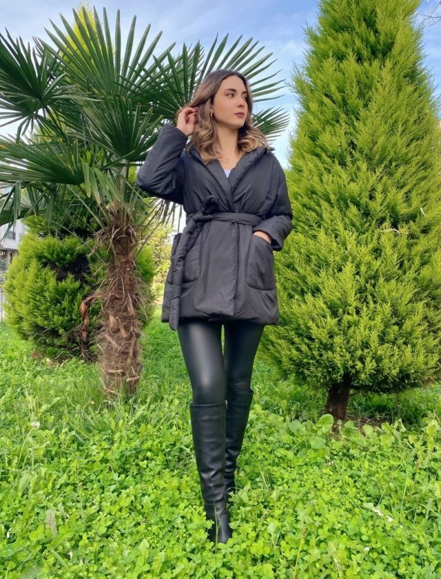 Siyah Belden Bağlamalı Mont