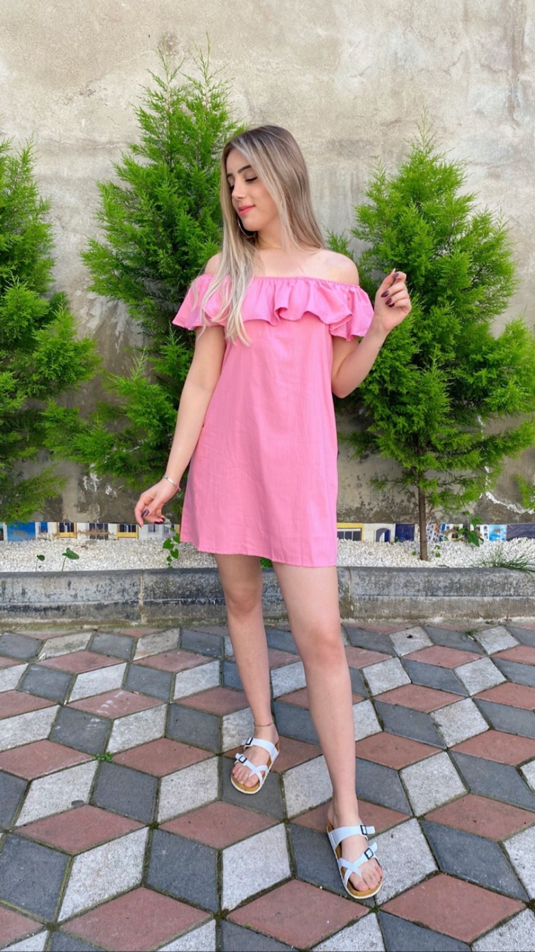 Pembe Madonna Yaka Mini Elbise