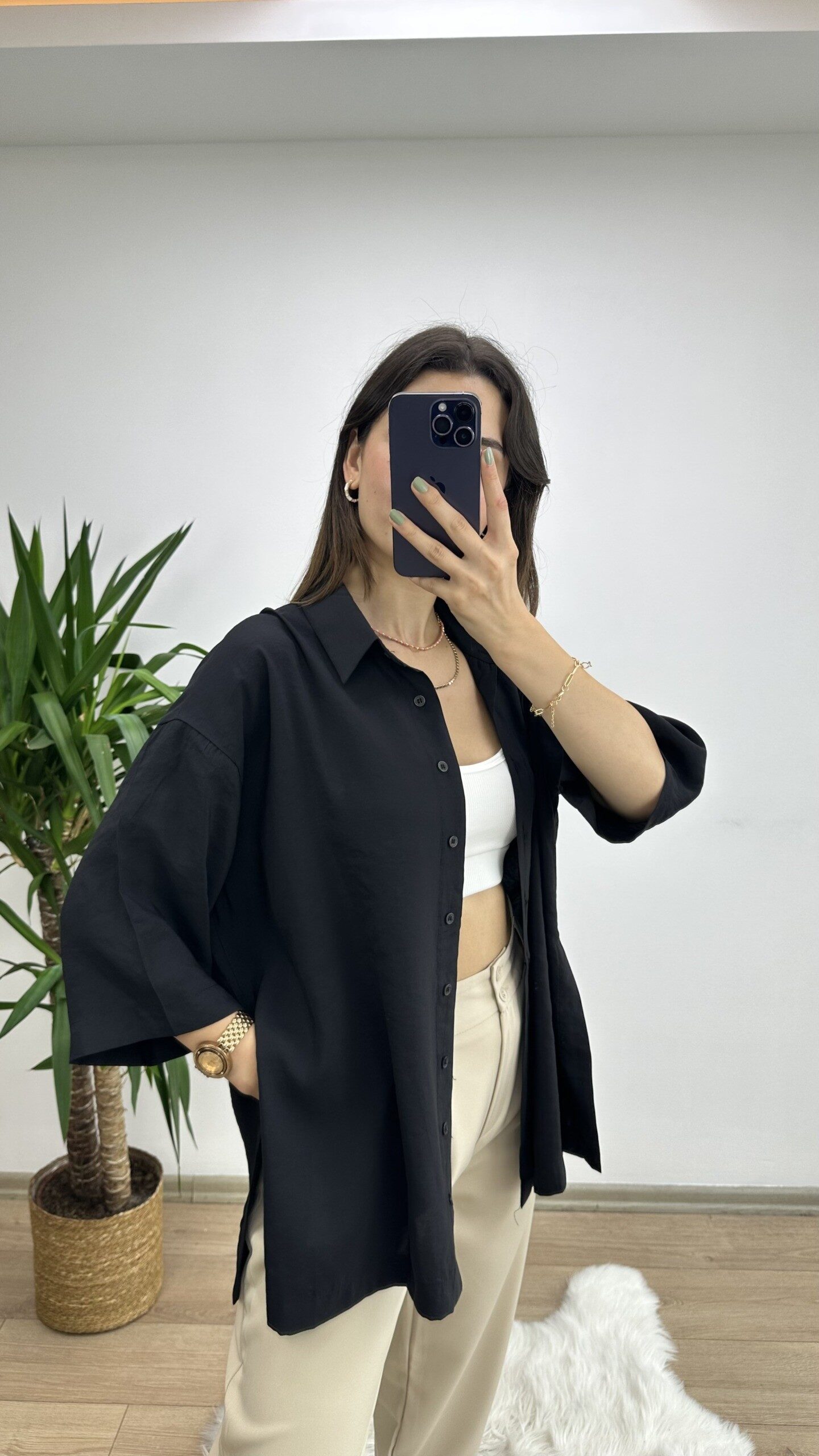 Siyah Yanları Yırtmaçlı Oversize Gömlek - Görsel 5