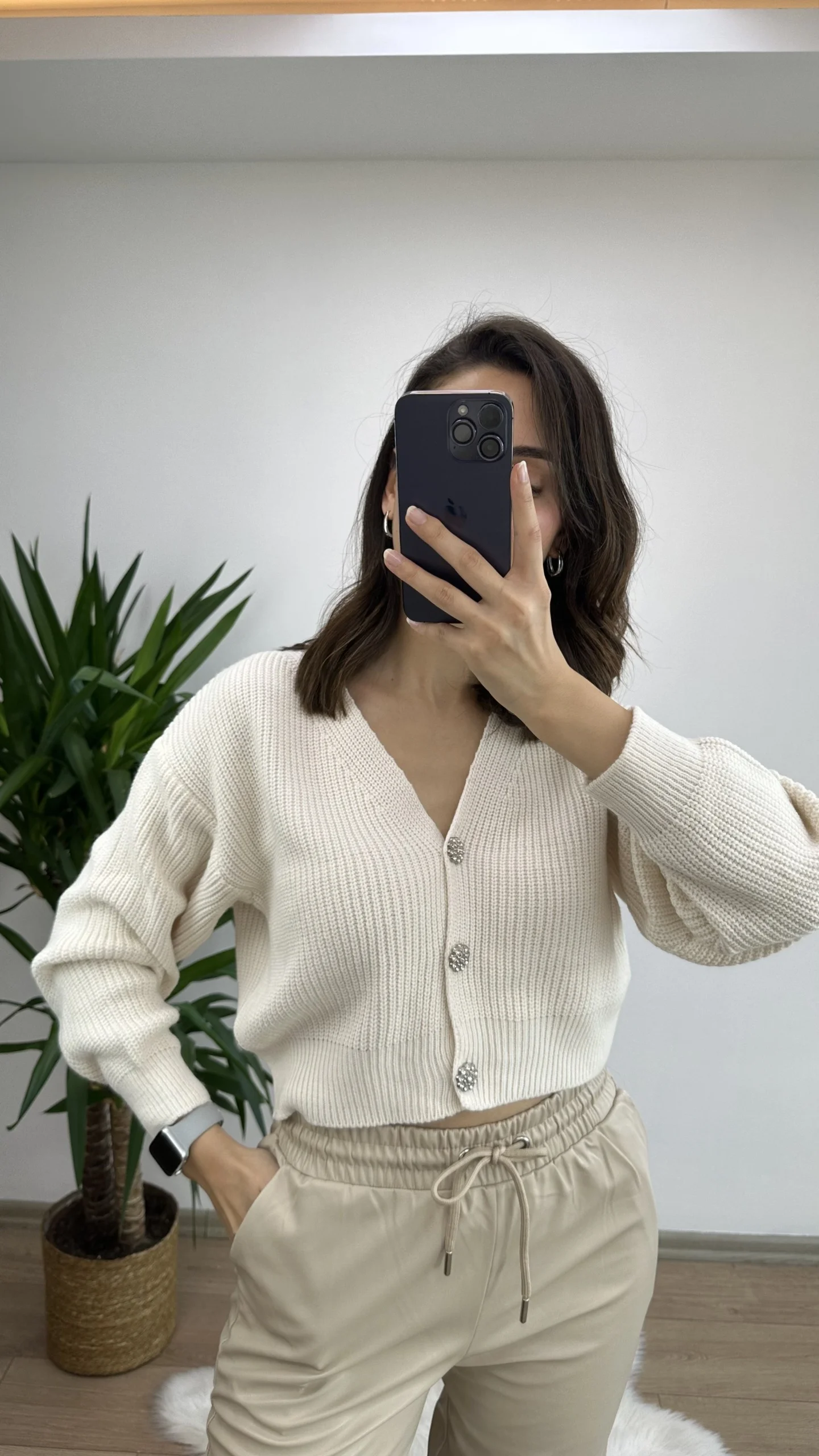 Ekru Taş Düğme Crop Hırka - Görsel 5