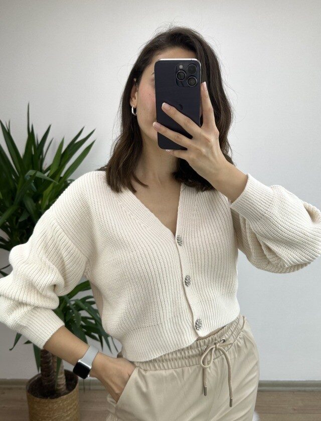 Ekru Taş Düğme Crop Hırka