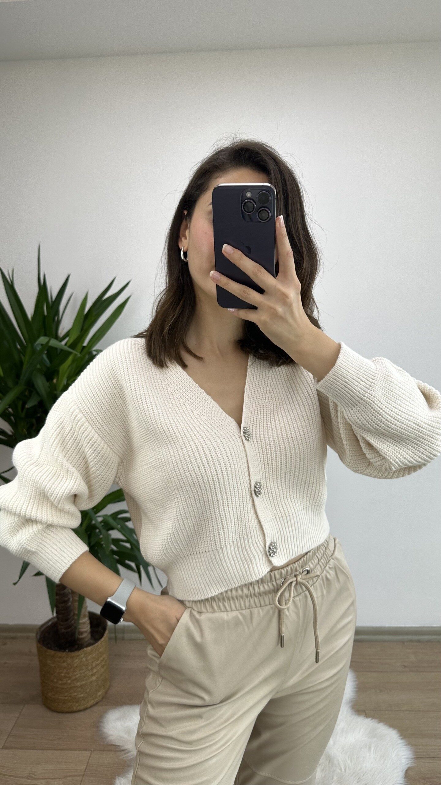 Ekru Taş Düğme Crop Hırka