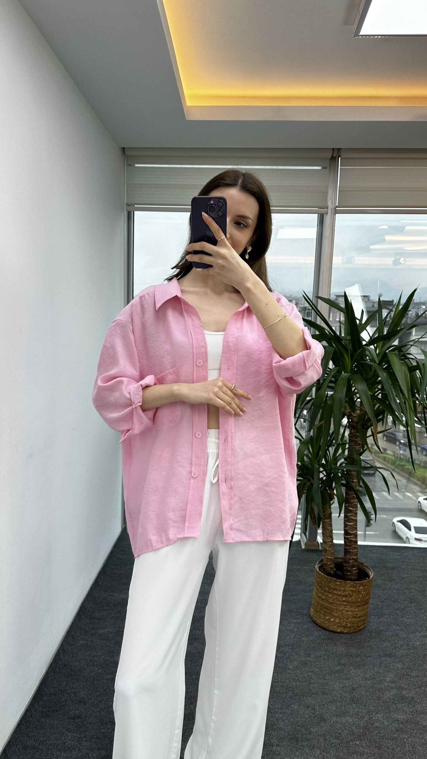 Toz Pembe Düşük Omuz Oversize Gömlek - Görsel 2