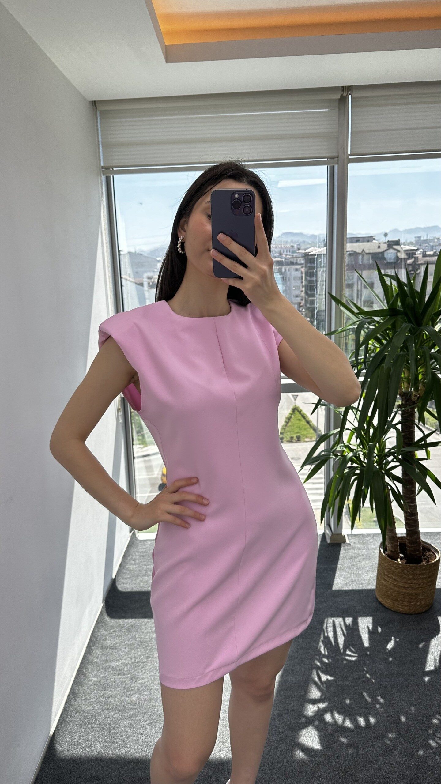 Pembe Vatkalı Kısa Elbise - Görsel 3