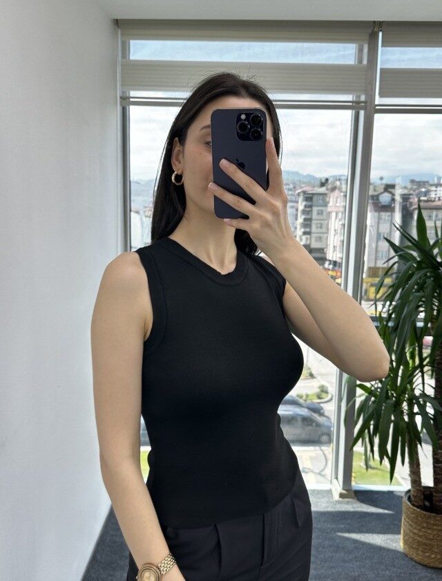 Siyah Halter Yaka Atlet